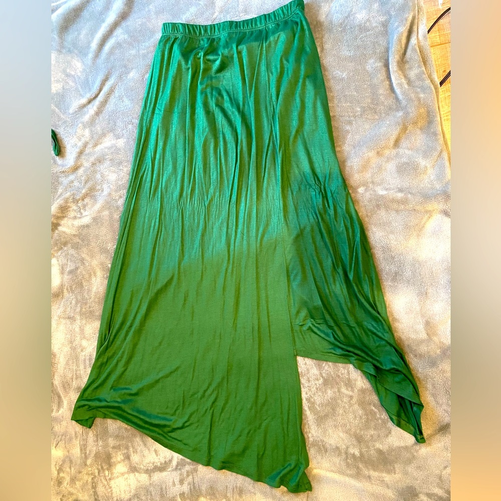 Green fluid/slit skirt